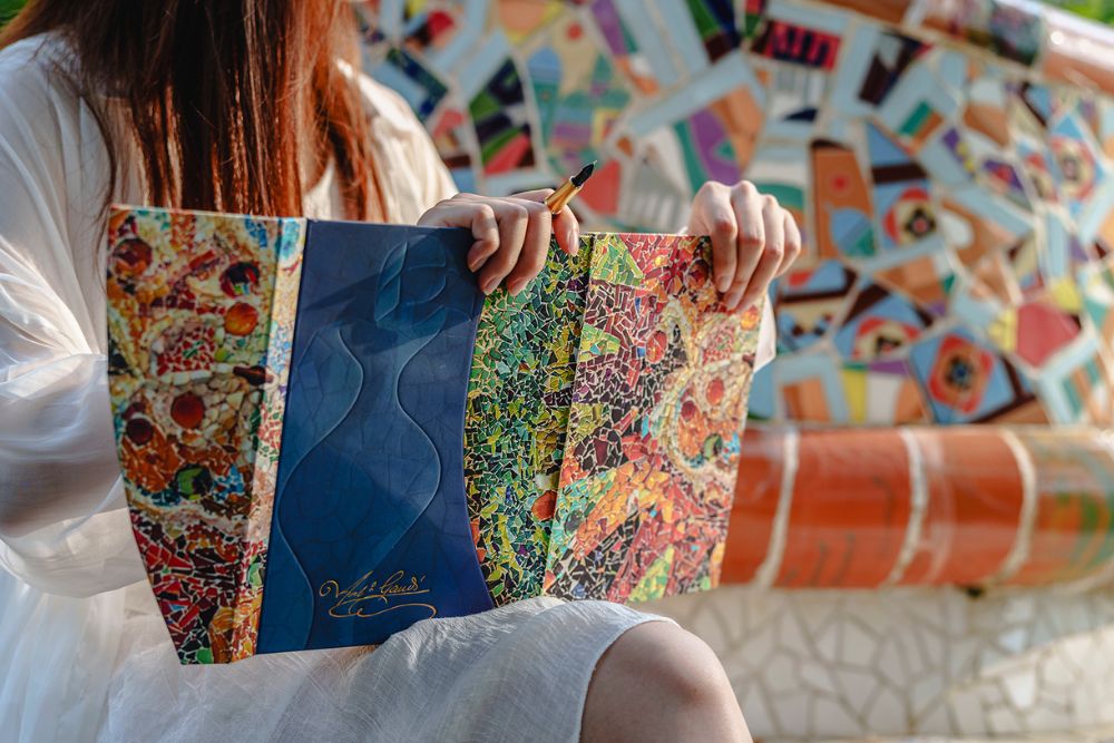 Agenda 2027 PAPERBLANKS Le Soleil de Gaudi - 1 semaine sur 2 pages - Midi - Hardcover - Horizontal - 176p - 9780349720661