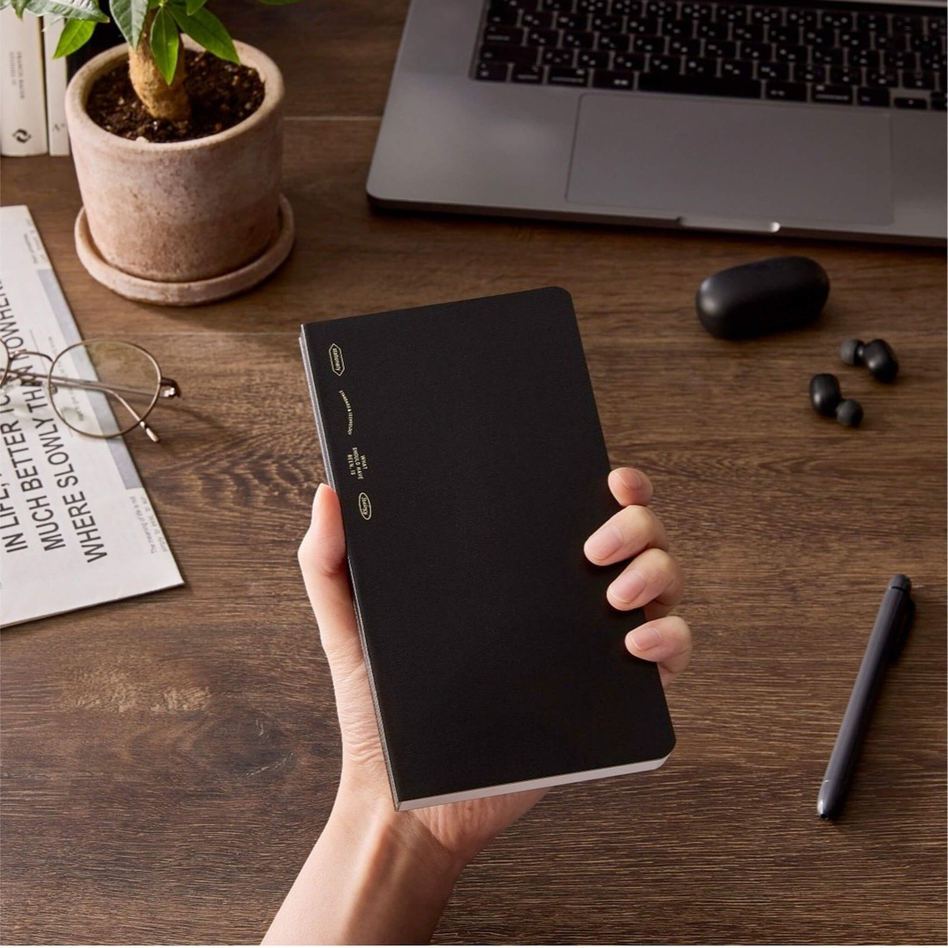 Carnet STÁLOGY 1/2 Year Notebook - B6 Slim - Softcover - Quadrillé - Black - 4904140081881