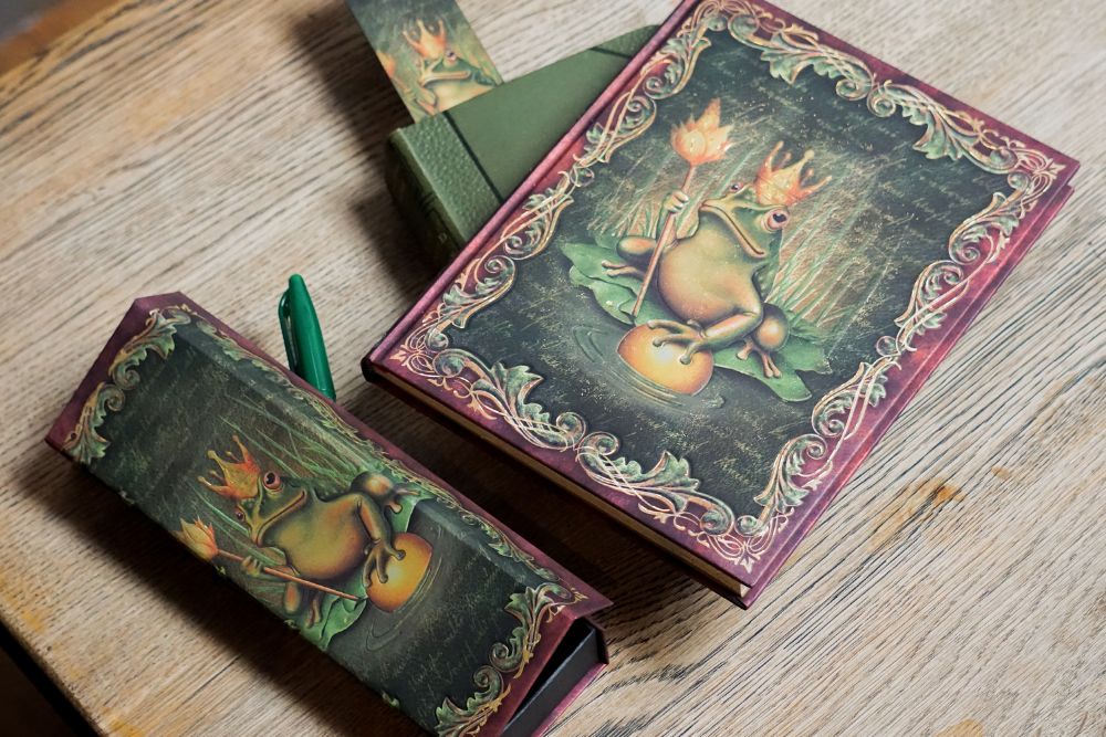 Agenda 2026 - 2027 PAPERBLANKS Les Frères Grimm, Le Roi Grenouille - 1 semaine sur 2 pages - Midi - Hardcover - Horizontal - 176p - 9780349720289