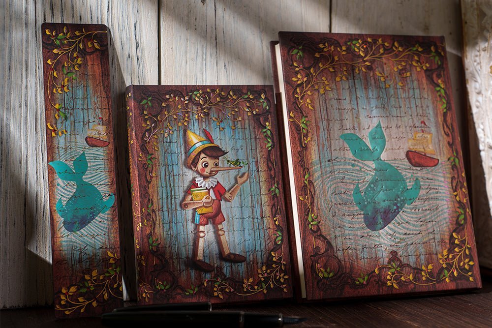 Agenda 2027 PAPERBLANKS Carlo Collodi, Pinocchio - 1 semaine sur 2 pages - Maxi - Hardcover - Horizontal - 176p - 9780349720876