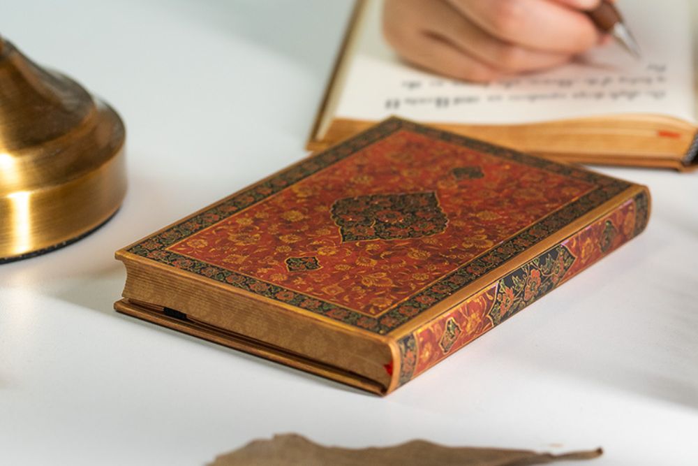 Agenda 2027 PAPERBLANKS Layla - 1 semaine sur 2 pages - Ultra - Hardcover - Vertical - 176p - 9780349721002