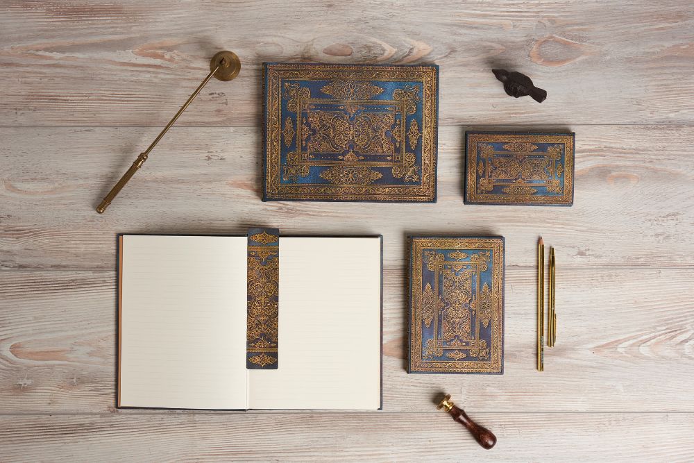 Agenda 2027 PAPERBLANKS Luxe Bleu - 1 semaine sur 2 pages - Maxi - Hardcover - Vertical - 176p - 9780349720906