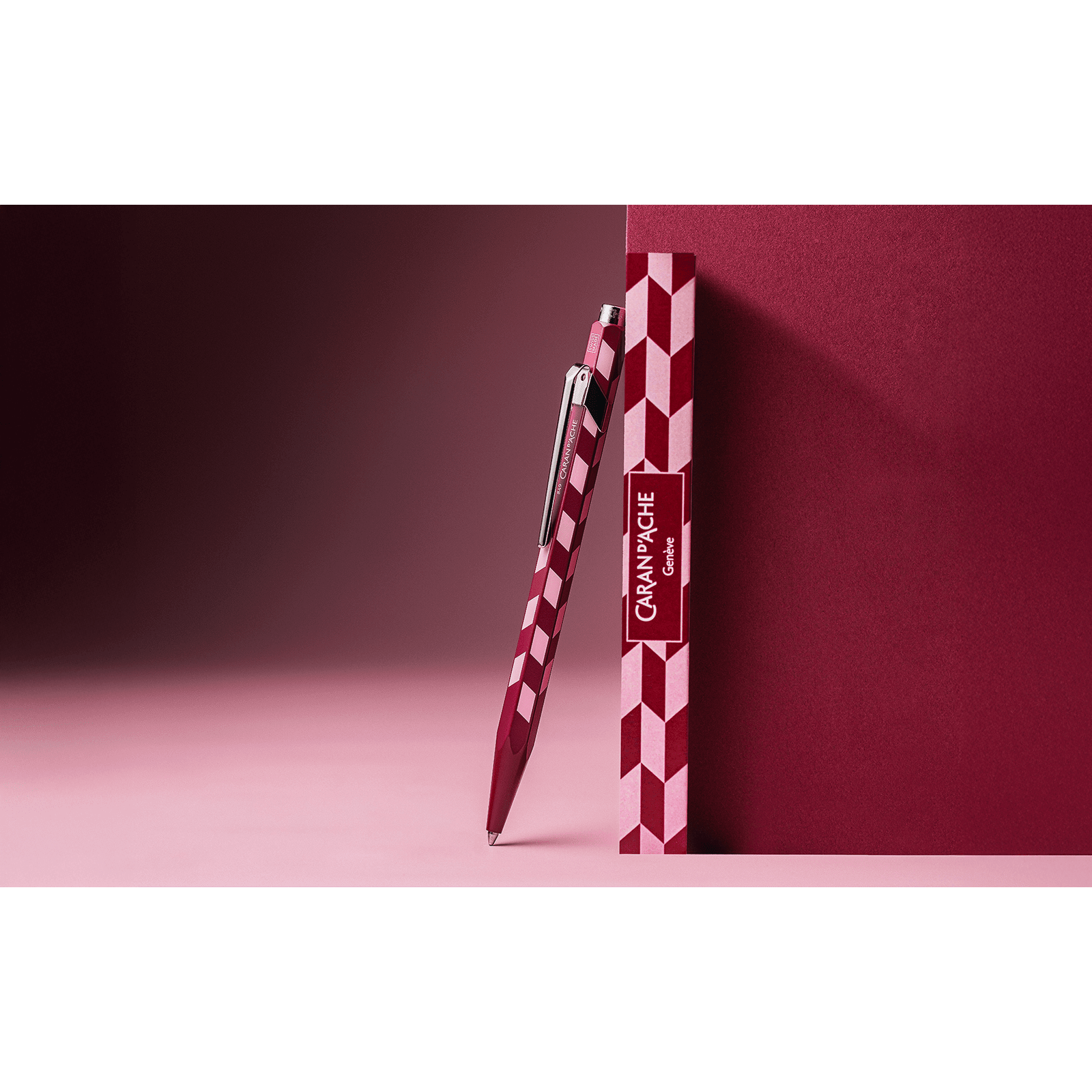 Stylo bille CARAN D'ACHE 849 Mosaic Édition Spéciale - Rouge Grenat - 7630002364584