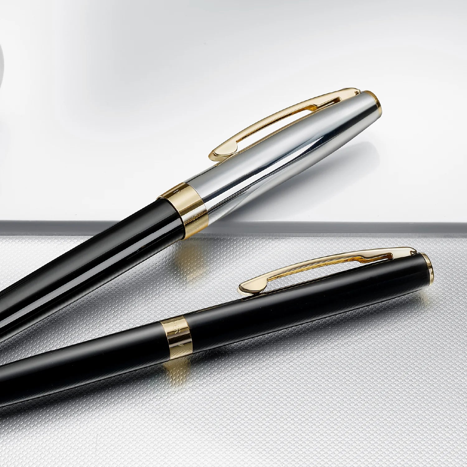 Stylo roller SHEAFFER Sagaris - Gloss Black & Chrome GT - 0074040179309