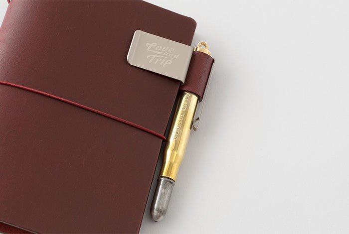 TRAVELER'S notebook LOVE AND TRIP Red - porte - stylo - rouge - 